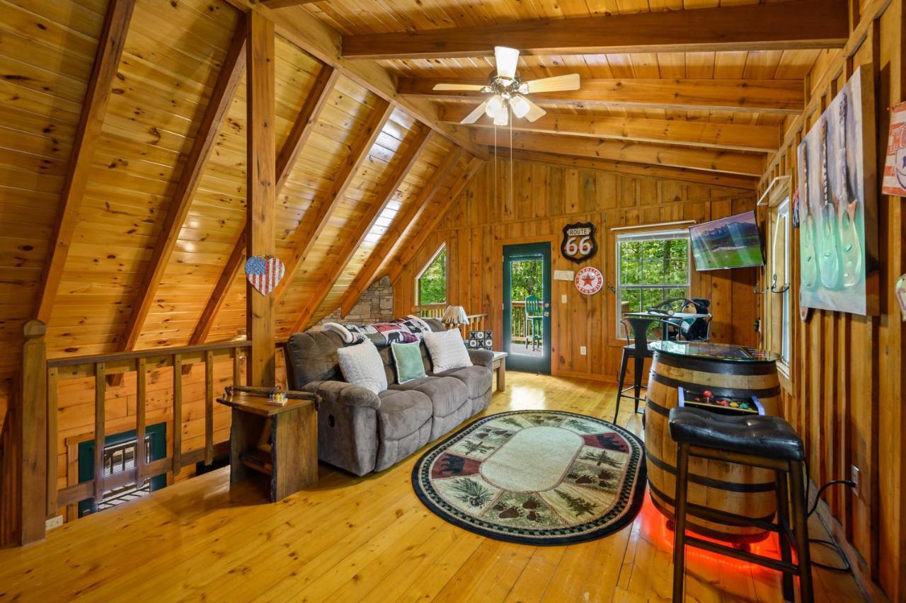 Gypsy Road - Privacy! Log Cabin With Hot Tub, Wifi, Directv And Arcade Sevierville Εξωτερικό φωτογραφία
